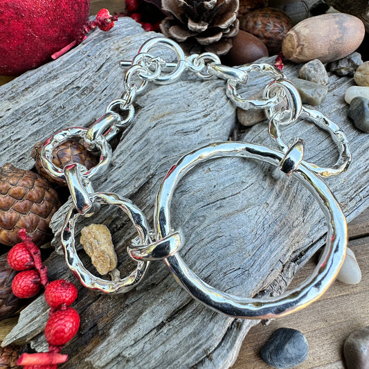 B0307 Circle Hammered Toggle Bracelet