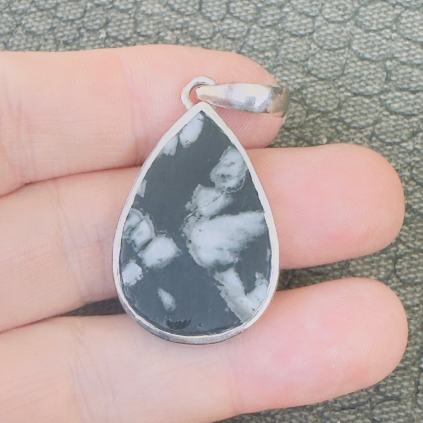 Sale - 1.4" Flower Stone Sterling Silver Pendant Necklace (18")