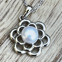 Load image into Gallery viewer, Daisy Pearl Necklace (3/4”)
