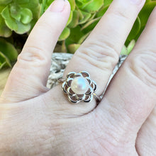 Load image into Gallery viewer, Daisy Pearl Ring
