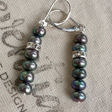 Load image into Gallery viewer, E0666 Pearls Earrings (1.5”)
