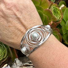 Load image into Gallery viewer, B0288.   Triple Pearl Cuff
